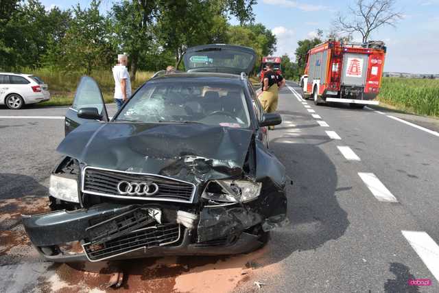 Zderzenie trzech samochodów na K8. Droga zablokowana