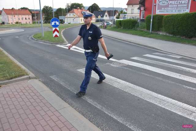 Wypadek motocyklisty na rondzie w Bielawie