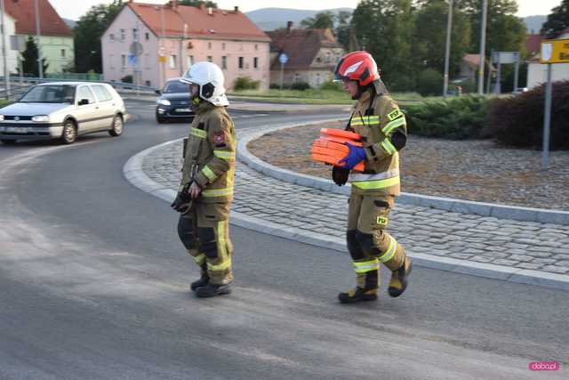 Wypadek motocyklisty na rondzie w Bielawie