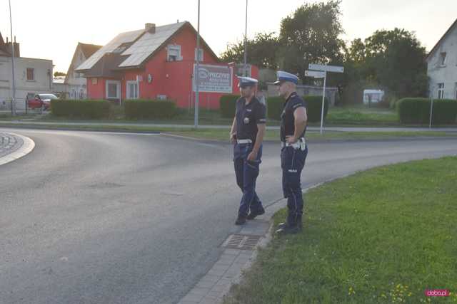 Wypadek motocyklisty na rondzie w Bielawie