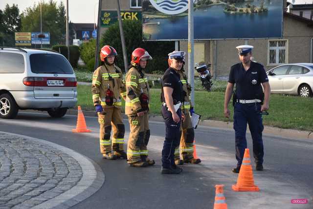 Wypadek motocyklisty na rondzie w Bielawie