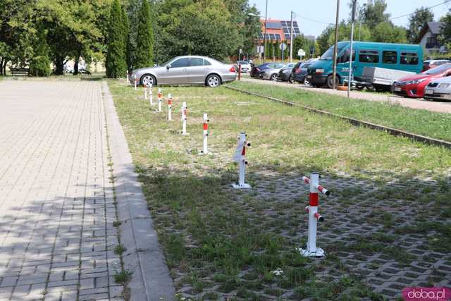 Parking na os. Różanym: wysokie opłaty i blokady wzbudzają sprzeciw mieszkańców