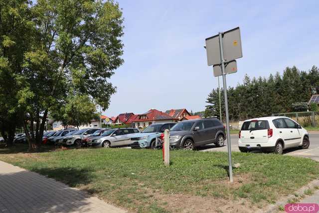 Parking na os. Różanym: wysokie opłaty i blokady wzbudzają sprzeciw mieszkańców