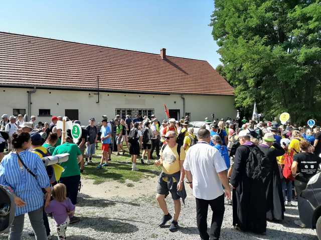 Pielgrzymka Świdnicka idzie przez gminę Łagiewniki