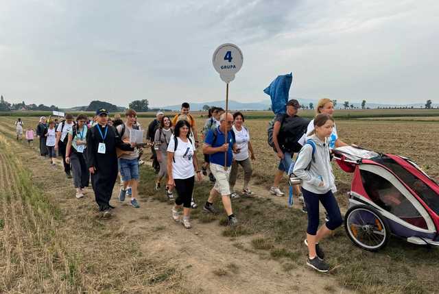 Pielgrzymka Świdnicka idzie przez gminę Łagiewniki
