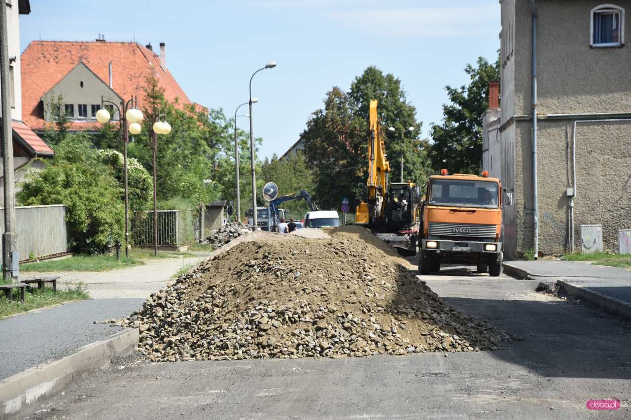 Jak przebiega remont ul. Żeromskiego w Bielawie?
