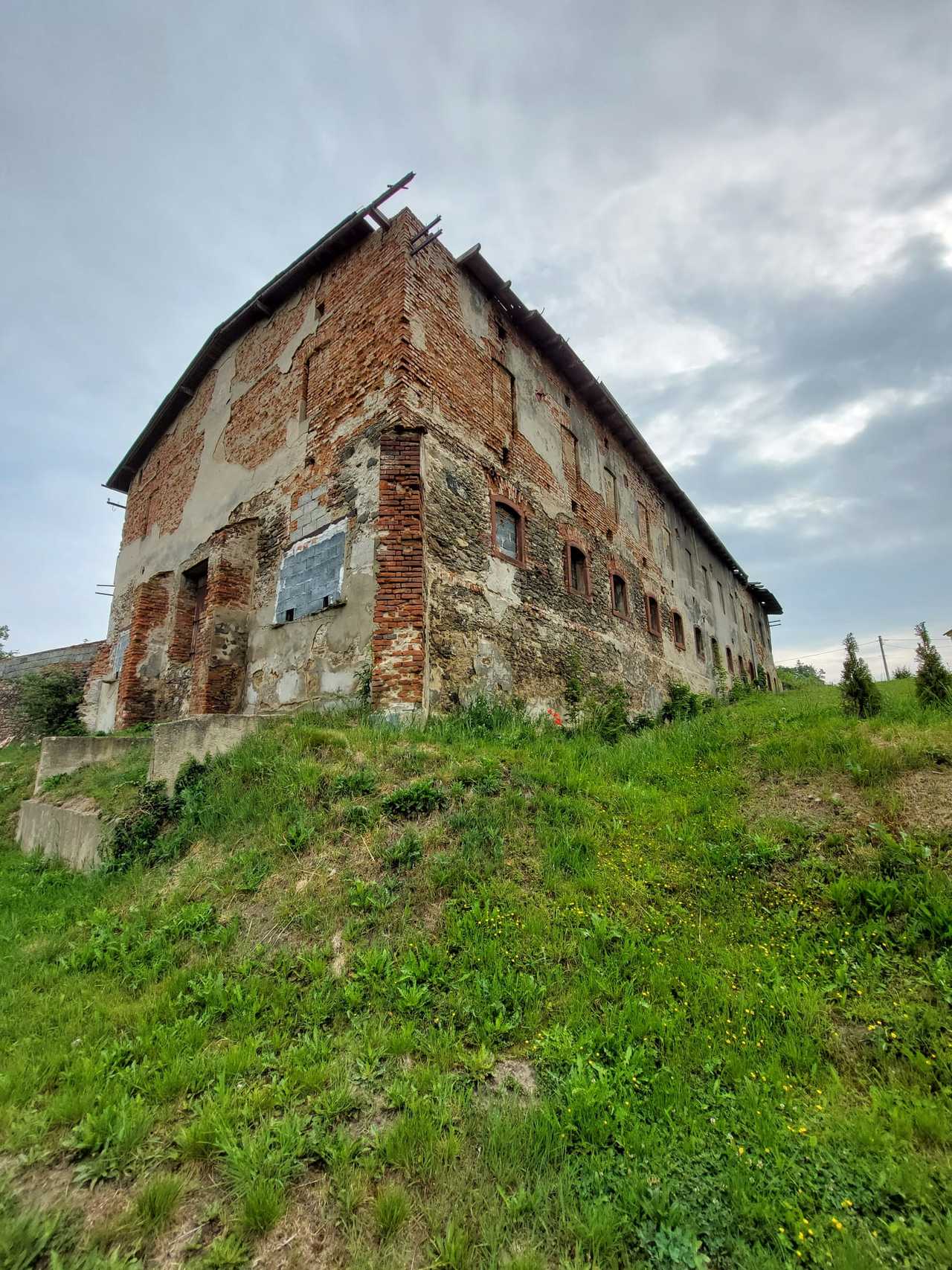 Budynek w Ostroszowicach