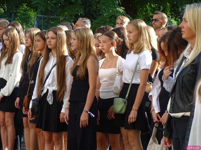 Rozpoczęcie roku szkolnego w 1 Liceum Ogólnokształcącym w Dzierżoniowie