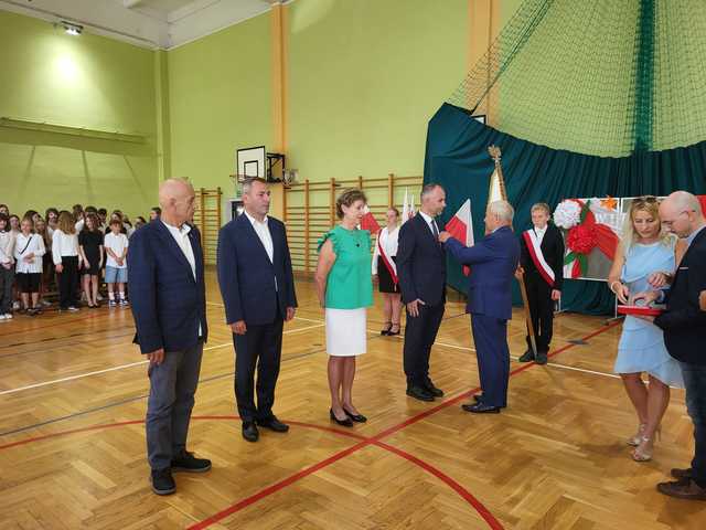 Rozpoczęcie roku szkolnego w SP nr 5 im. Bohaterów Westerplatte w Dzierżoniowie