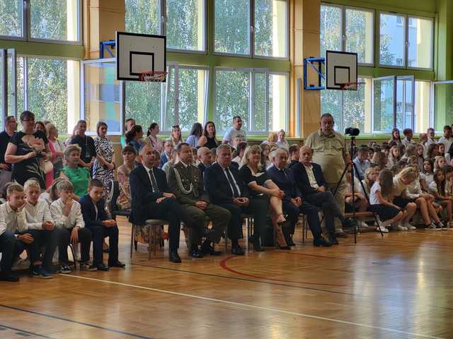 Rozpoczęcie roku szkolnego w SP nr 5 im. Bohaterów Westerplatte w Dzierżoniowie