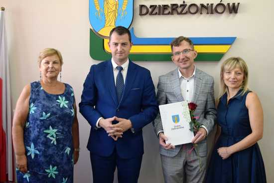 Troje nauczycieli z placówek oświatowych Gminy Dzierżoniów zdało egzamin na nauczyciela mianowanego