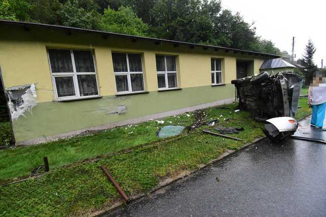 Dachował fordem na Nowobielawskiej