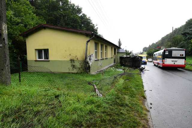 Dachował fordem na Nowobielawskiej