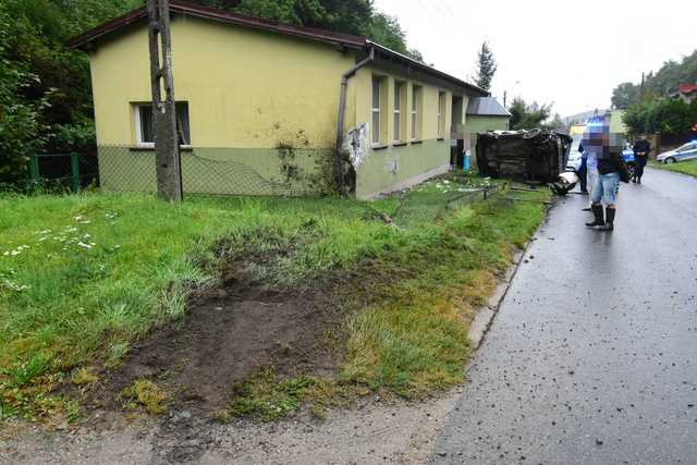 Dachował fordem na Nowobielawskiej
