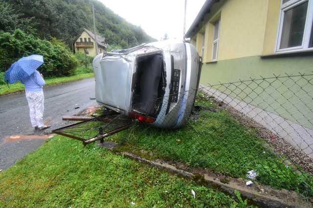 Dachował fordem na Nowobielawskiej
