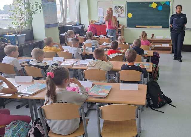 Policjantka odwiedziła uczniów Szkoły Podstawowej nr 1