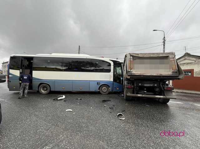 Zderzenie ciężarówki z autobusem w Przerzeczynie Zdroju