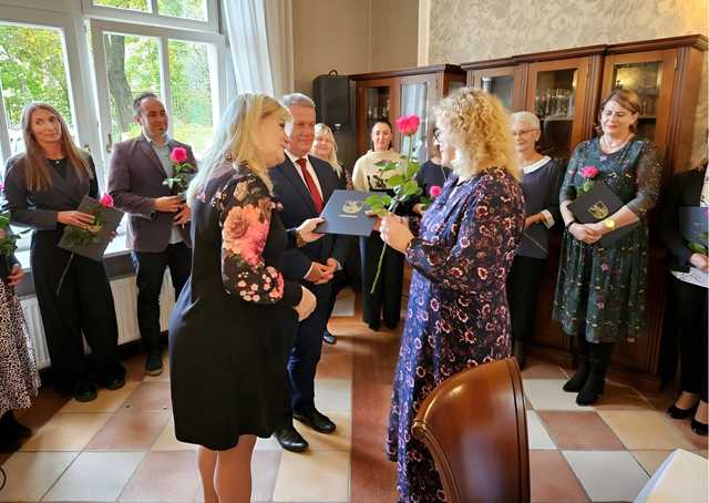 Nagrody burmistrza dla nauczycieli z Dzierżoniowa