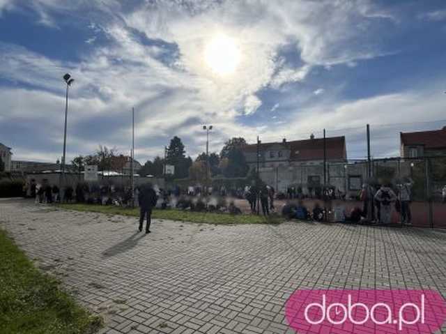 Ładunki wybuchowe w szkołach