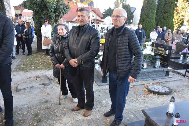 Tłumy na cmentarzach. Zobacz wideo i zdjęcia z Bielawy, Dzierżoniowa i Pieszyc