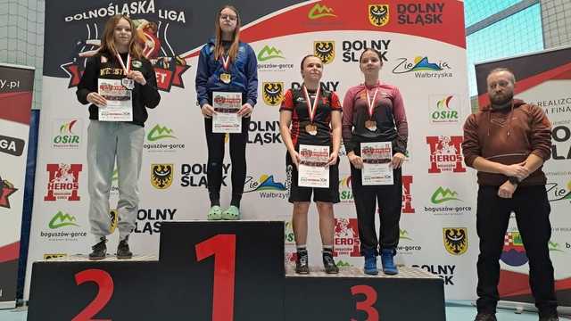 Młodziczki JUNIORA Dzierżoniów zakończyły zmagania w Dolnośląskiej Lidze Dziewcząt w zapasach