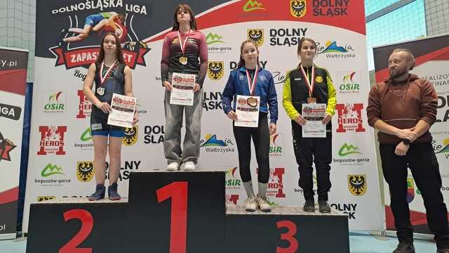 Młodziczki JUNIORA Dzierżoniów zakończyły zmagania w Dolnośląskiej Lidze Dziewcząt w zapasach