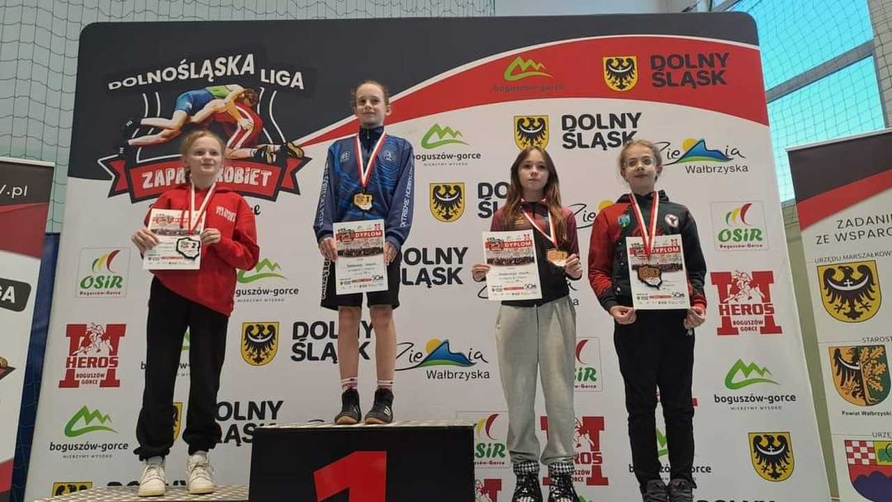 Młodziczki JUNIORA Dzierżoniów zakończyły zmagania w Dolnośląskiej Lidze Dziewcząt w zapasach