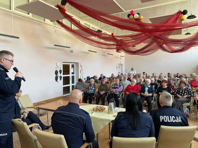 Ewaluacyjna debata społeczna zorganizowana dla bezpieczeństwa seniorów