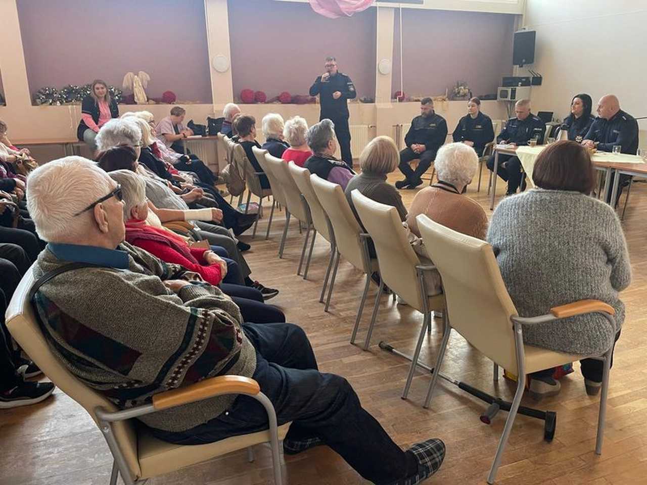 Ewaluacyjna debata społeczna zorganizowana dla bezpieczeństwa seniorów