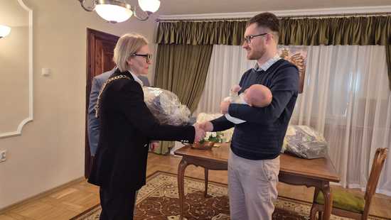 Wyprawka dla nowo narodzonego dziecka w gminie Łagiewniki