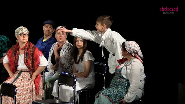 Robotniczo-chłopski Hamlet w wykonaniu nauczycieli z Bielawy