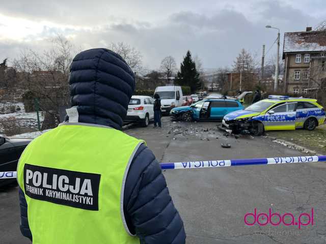 Poscig ulicami Bielawy. Policjanci ranni