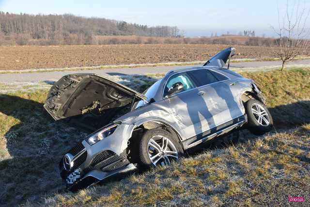 Wypadek na drodze Dzierżoniów - Łagiewniki