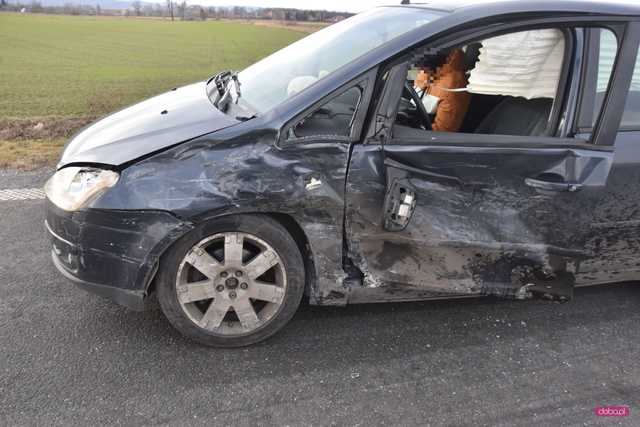 Zderzenie dacii i forda na obwodnicy Dzierżoniowa