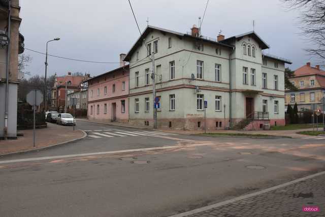 Zderzenie mitsubishi z land roverem w Dzierżoniowie