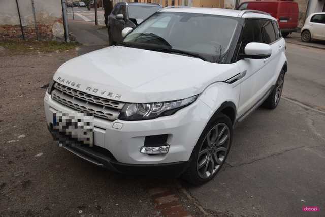 Zderzenie mitsubishi z land roverem w Dzierżoniowie