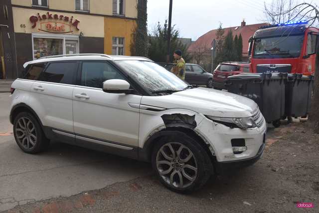 Zderzenie mitsubishi z land roverem w Dzierżoniowie