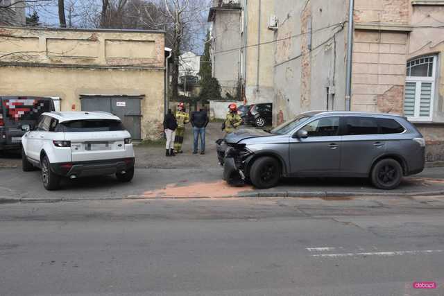Zderzenie mitsubishi z land roverem w Dzierżoniowie