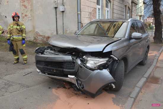 Zderzenie mitsubishi z land roverem w Dzierżoniowie