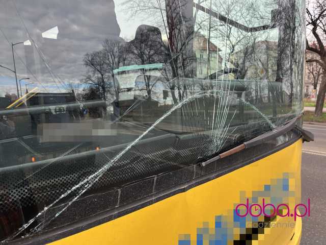 Autobus do Wrocławia zderzył się z citroenem