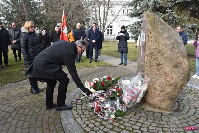 Dzierżoniów. Uroczystości upamiętniające 85. rocznicę pierwszej deportacji Polaków na Sybir