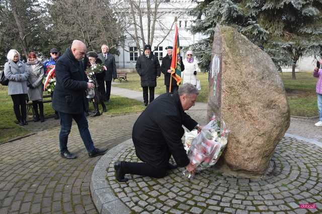 Dzierżoniów. Uroczystości upamiętniające 85. rocznicę pierwszej deportacji Polaków na Sybir