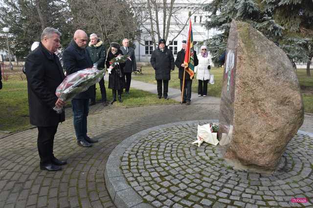 Dzierżoniów. Uroczystości upamiętniające 85. rocznicę pierwszej deportacji Polaków na Sybir
