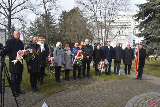 Dzierżoniów. Uroczystości upamiętniające 85. rocznicę pierwszej deportacji Polaków na Sybir