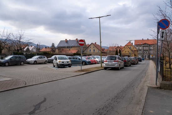 Uwaga. Zmiana organizacji ruchu na parkingu przy Przychodni Miejskiej w Pieszycach