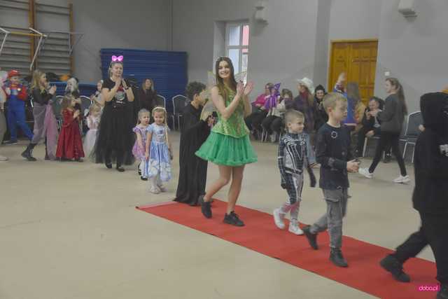 Zabawa karnawałowa dla dzieci w Ostroszowicach