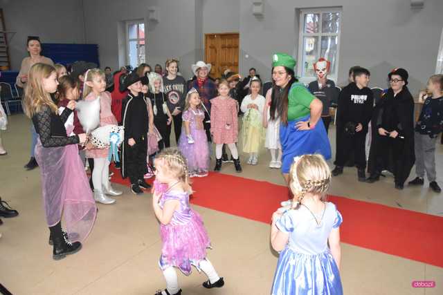 Zabawa karnawałowa dla dzieci w Ostroszowicach