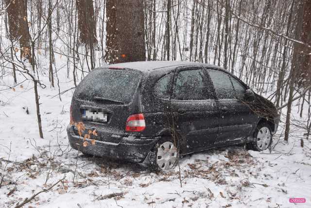 Renault spadł ze skarpy