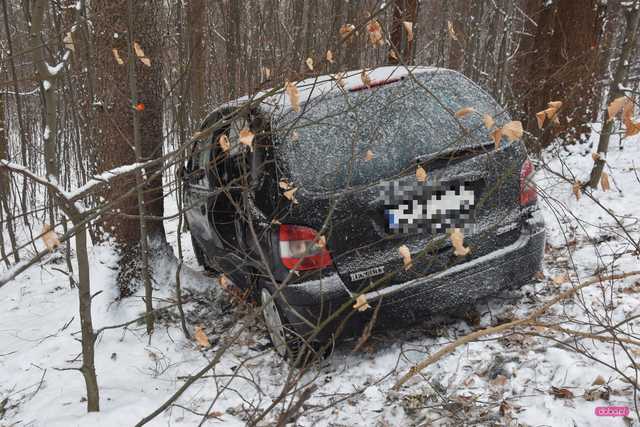 Renault spadł ze skarpy