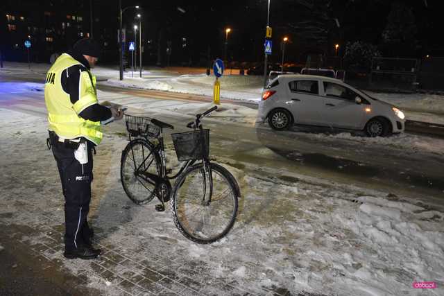 Zderzenie opla z rowerzystą w Dzierżoniowie